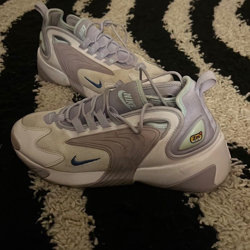 Wmns Nikes
